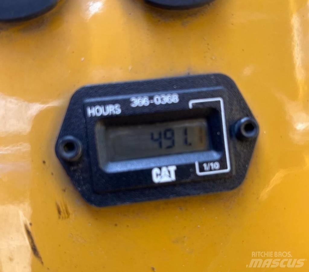 CAT CB 1.7 Divvalču grunts veltņi