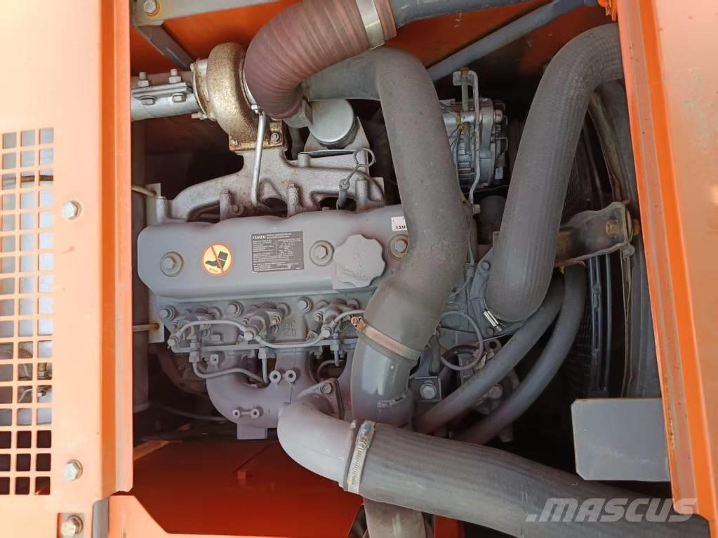 Hitachi ZX135 Kāpurķēžu ekskavatori