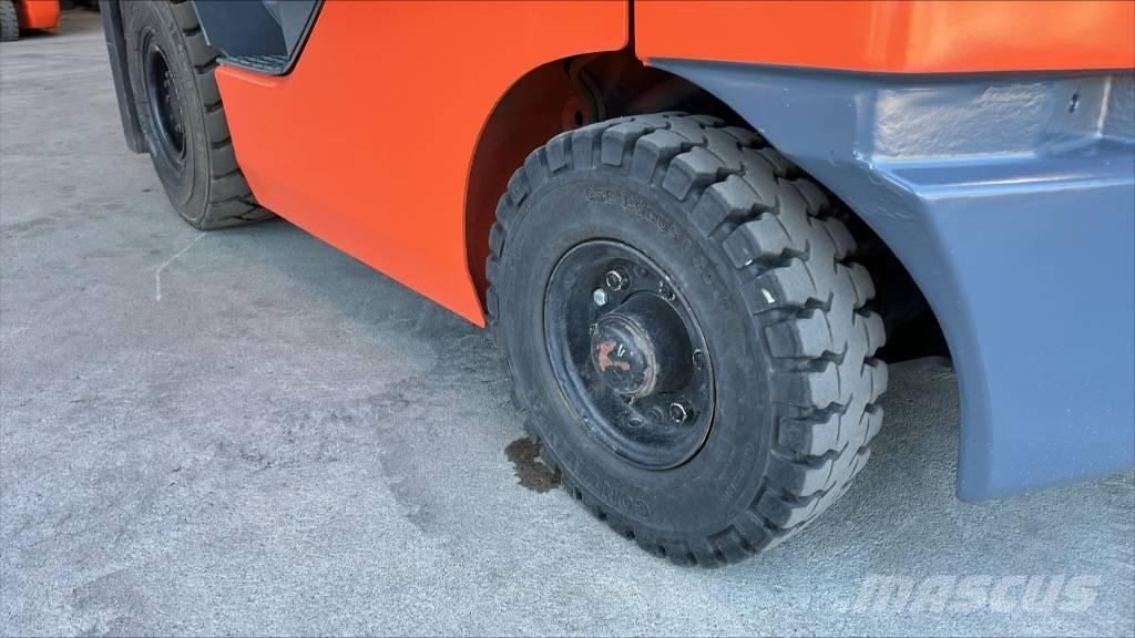 Toyota 02-8 FDF 18 Tehnika ar dīzeļa dzinēju