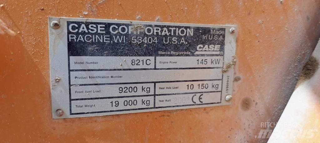 CASE 821 C Iekrāvēji uz riteņiem