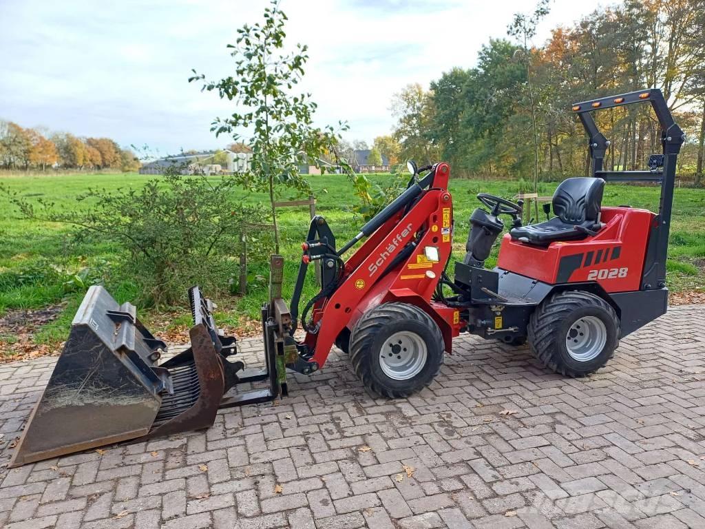 Schäffer 2028 Multifunkcionālie iekrāvēji