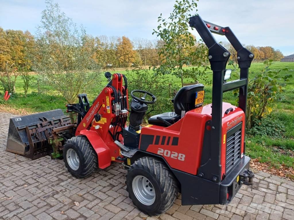 Schäffer 2028 Multifunkcionālie iekrāvēji