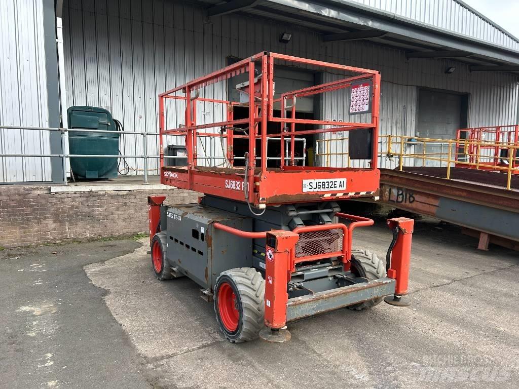 SkyJack SJ 6832 E Šķerveida pacēlāji