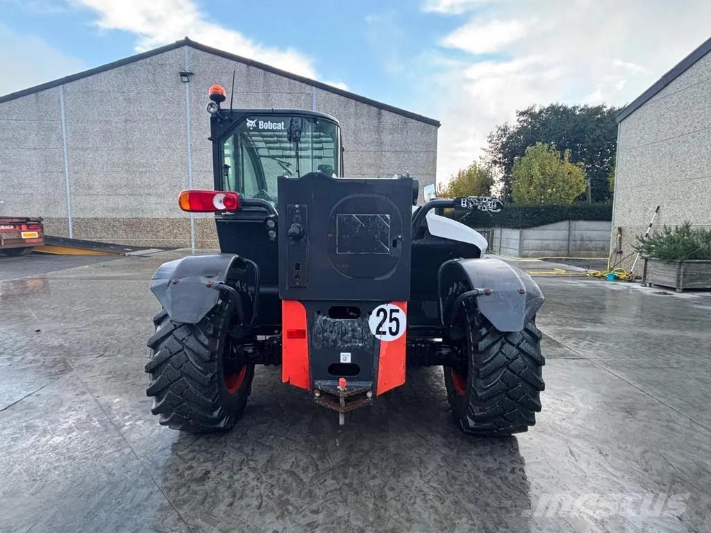 Bobcat TL360 Lauksaimniecības pacēlāji