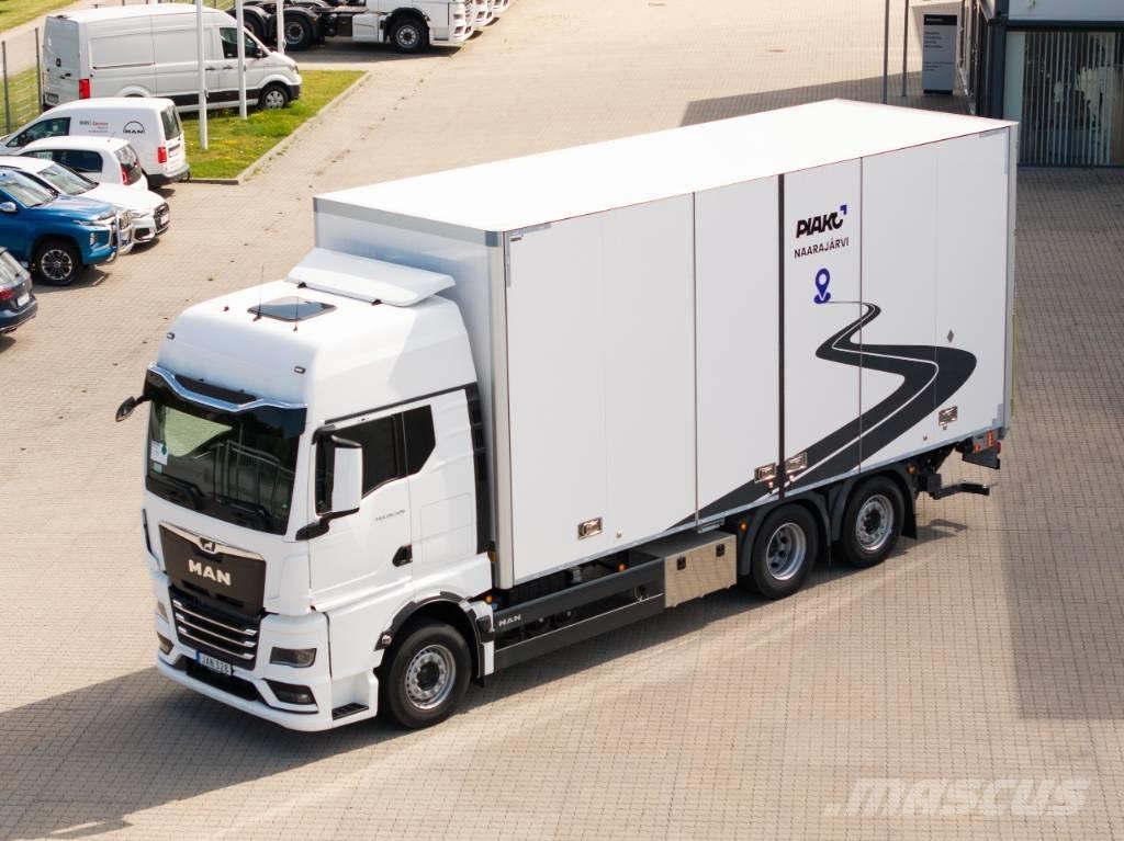 MAN TGX 26.520 6x2-4 Furgons