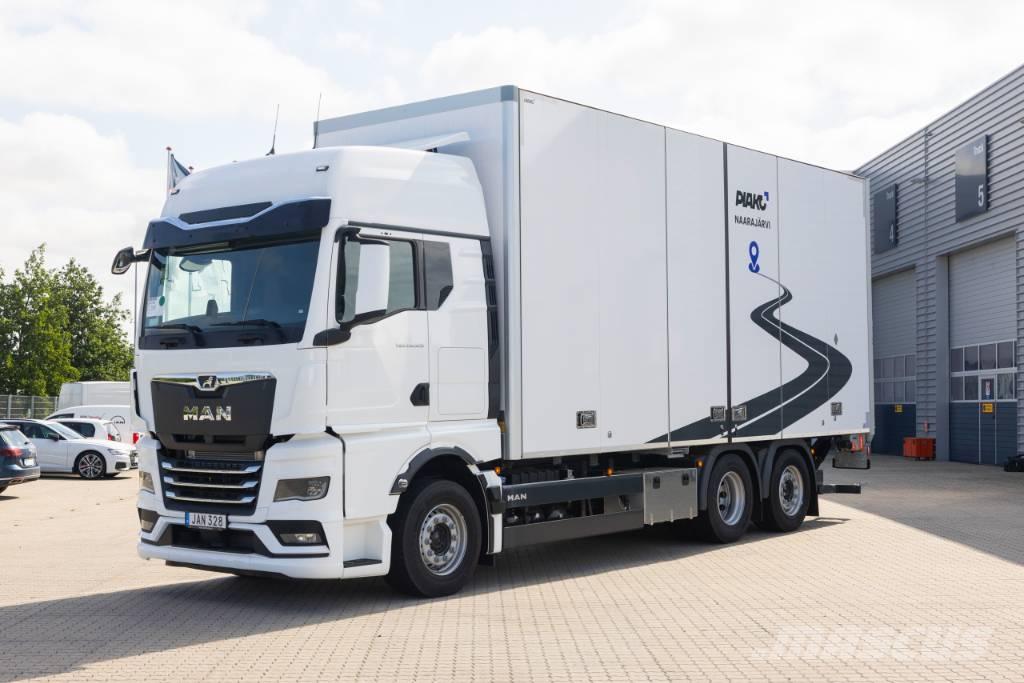 MAN TGX 26.520 6x2-4 Furgons