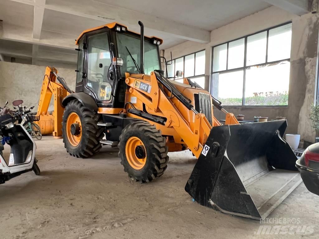JCB 3 CX Ekskavatori-iekrāvēji
