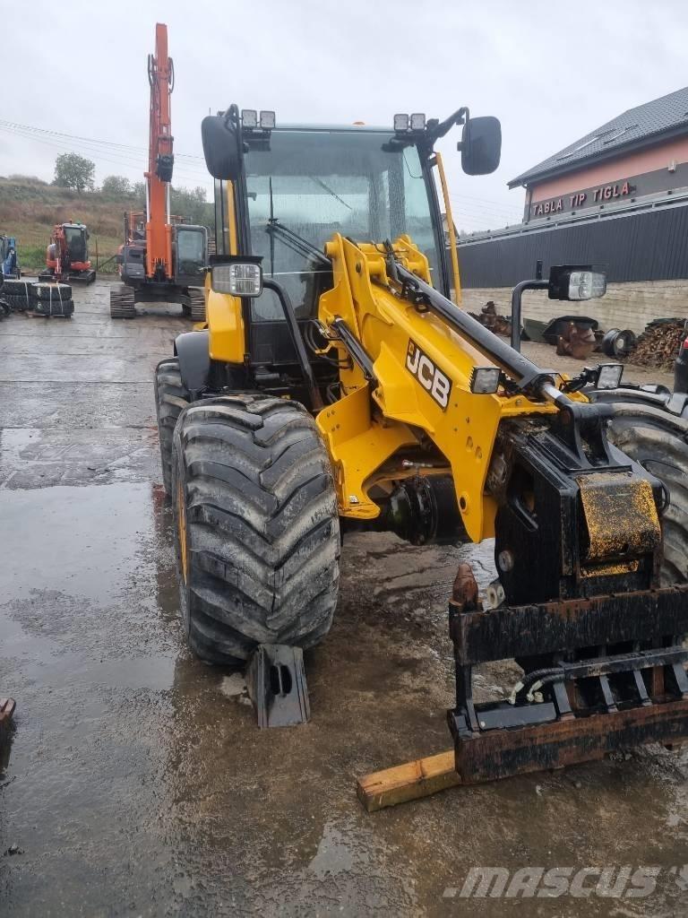 JCB TM 320S Lauksaimniecības pacēlāji