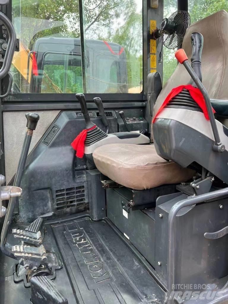 Komatsu PC56-7 Kāpurķēžu ekskavatori