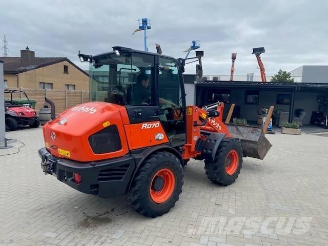 Kubota R 070 Iekrāvēji uz riteņiem