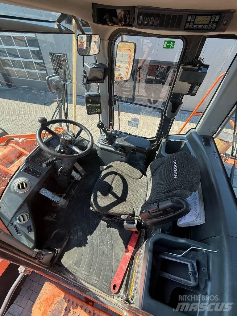 Doosan DL 300-3 Iekrāvēji uz riteņiem