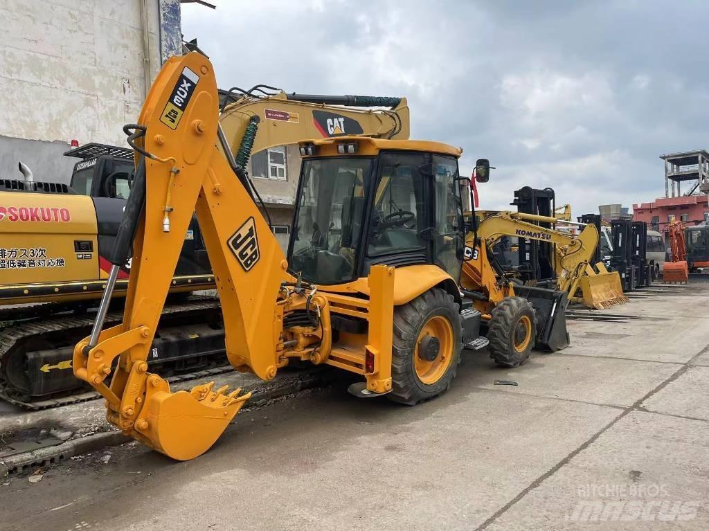 JCB 3 CX Ekskavatori-iekrāvēji