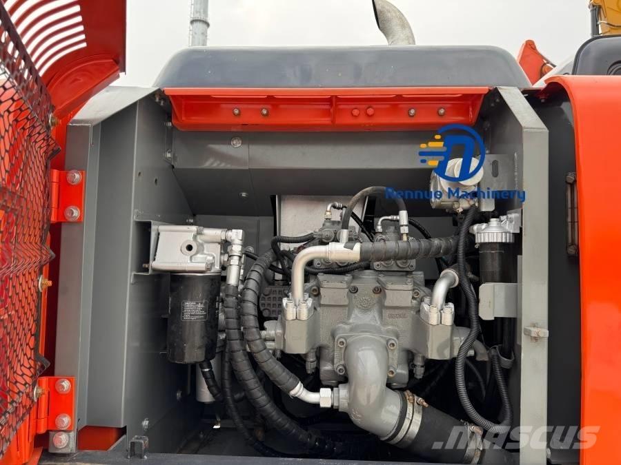 Hitachi ZX 240 Kāpurķēžu ekskavatori