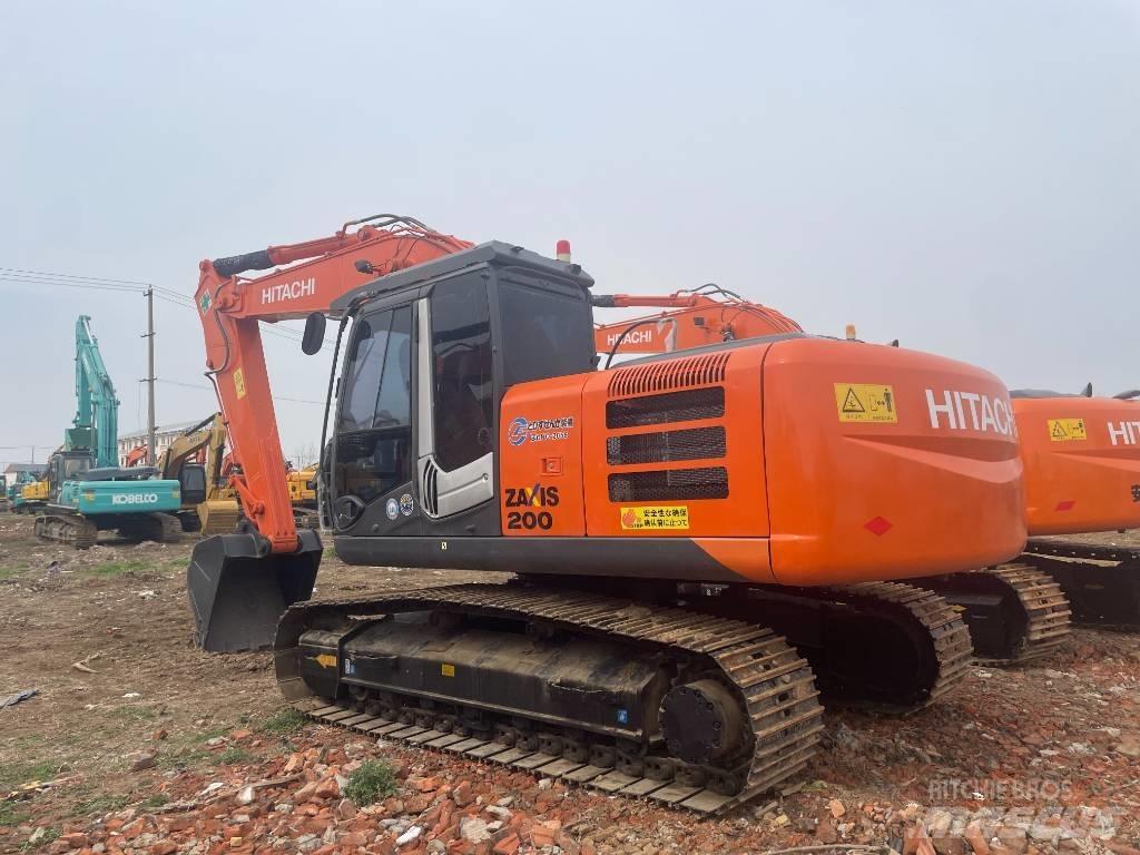 Hitachi ZX 200 Kāpurķēžu ekskavatori