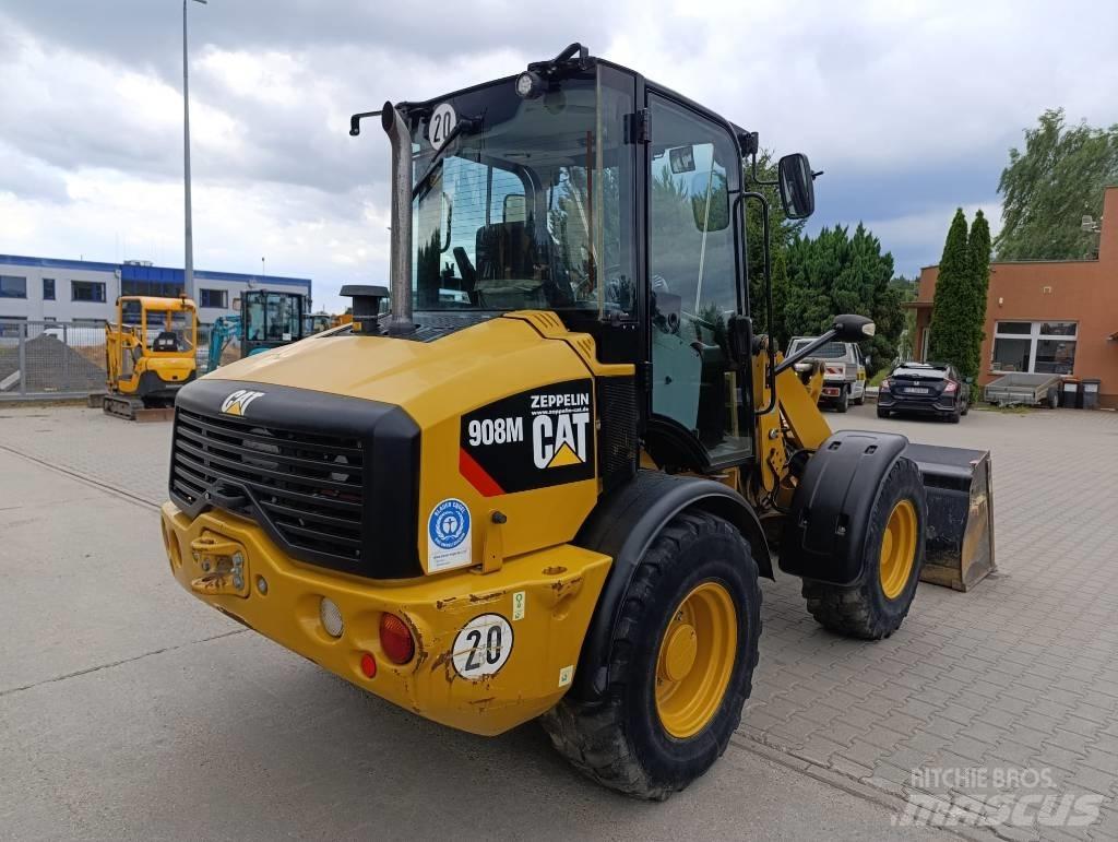 CAT 908M Iekrāvēji uz riteņiem