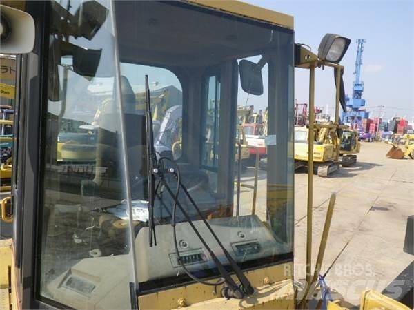 CAT 950F Iekrāvēji uz riteņiem