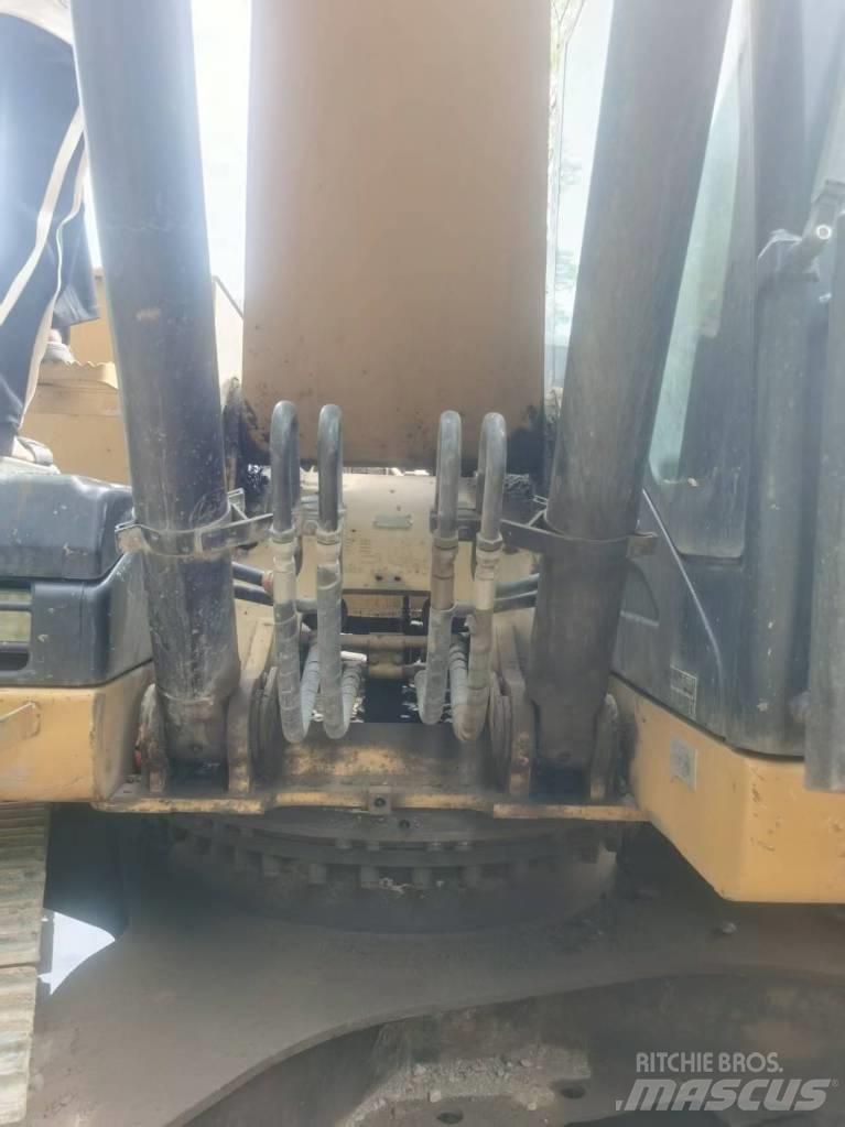 CAT 320 D2 Kāpurķēžu ekskavatori