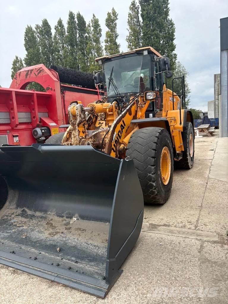 Hyundai HL960 Iekrāvēji uz riteņiem