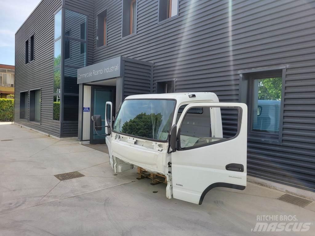 Mitsubishi Fuso "C" Kabīnes un interjers