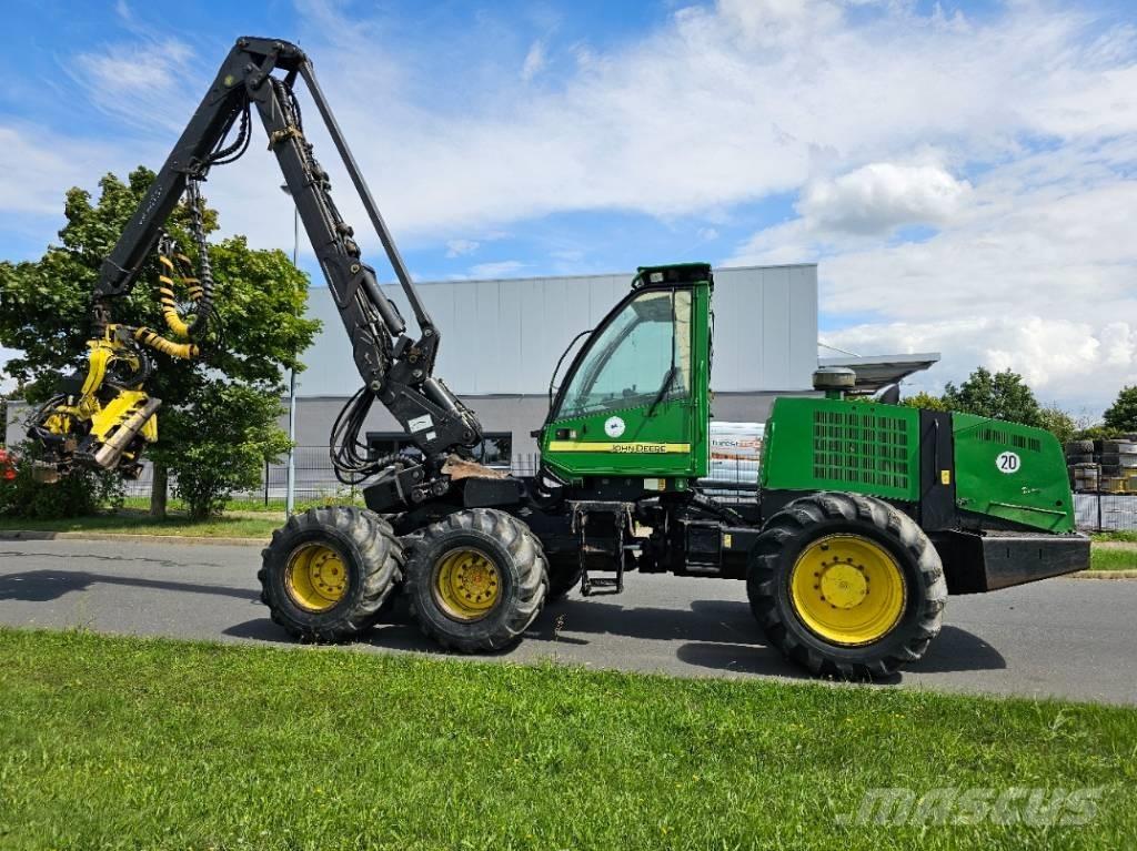 John Deere 1270 D Harvesteri