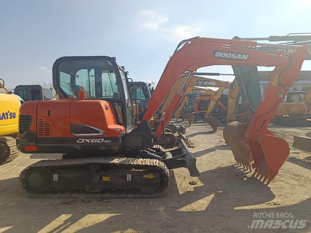 Doosan DX60-9C Kāpurķēžu ekskavatori