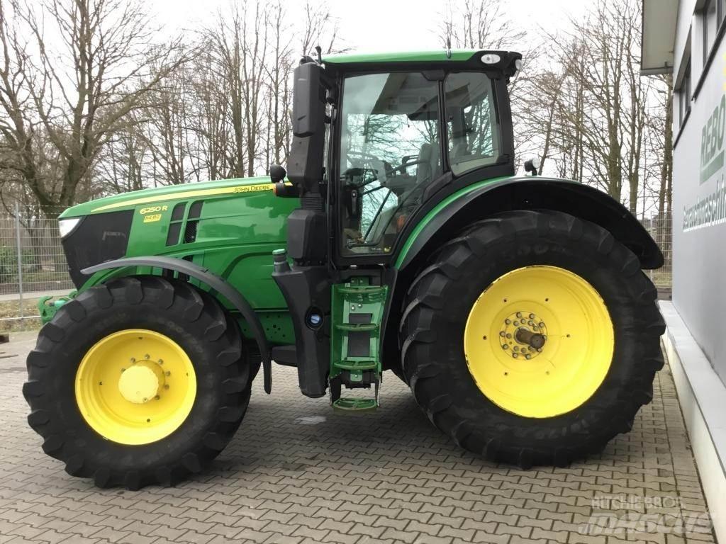 John Deere 6250R Traktori