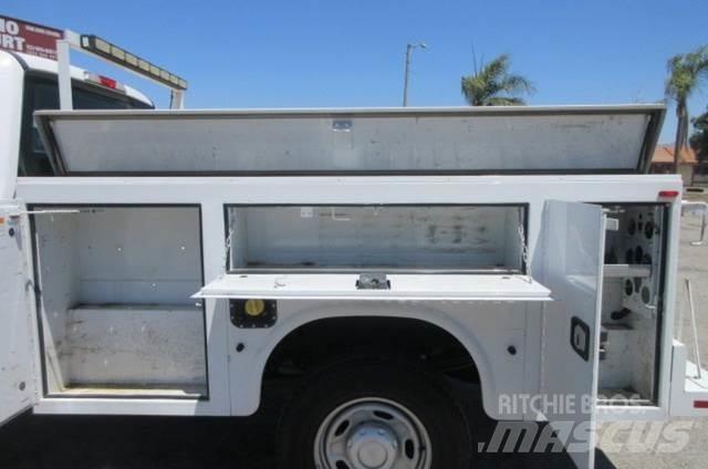 Ford F250 Evakuators ar manipulatoru
