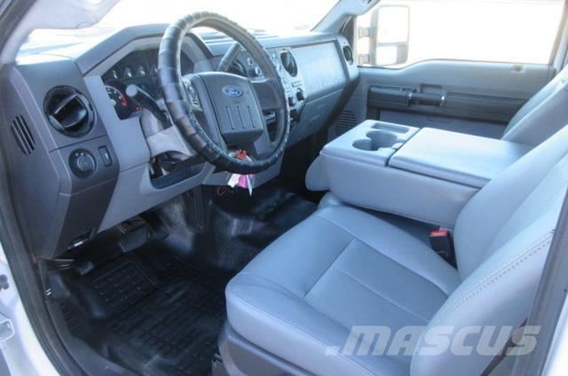 Ford F250 Evakuators ar manipulatoru