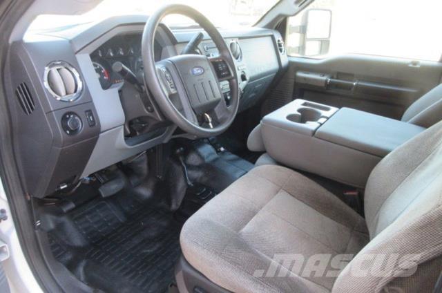 Ford F450 Evakuators ar manipulatoru
