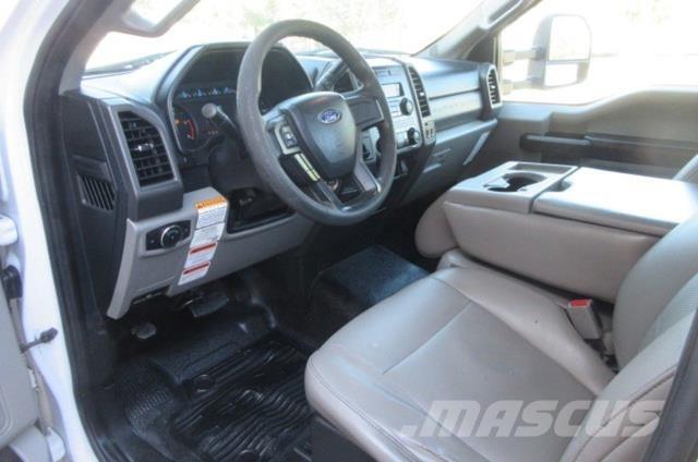 Ford F550 Evakuators ar manipulatoru
