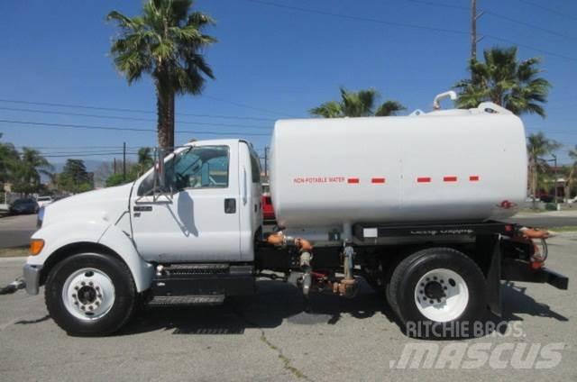 Ford F750 Evakuators ar manipulatoru