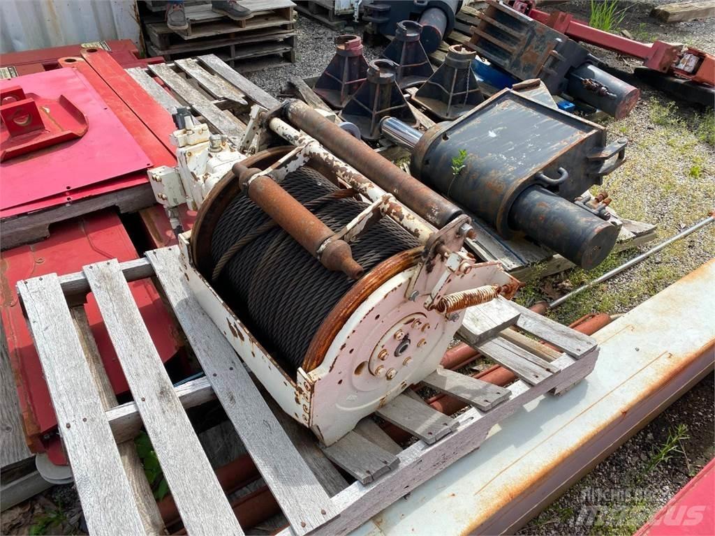 Terex  Pacēlāji, vinčas un materiālu lifti