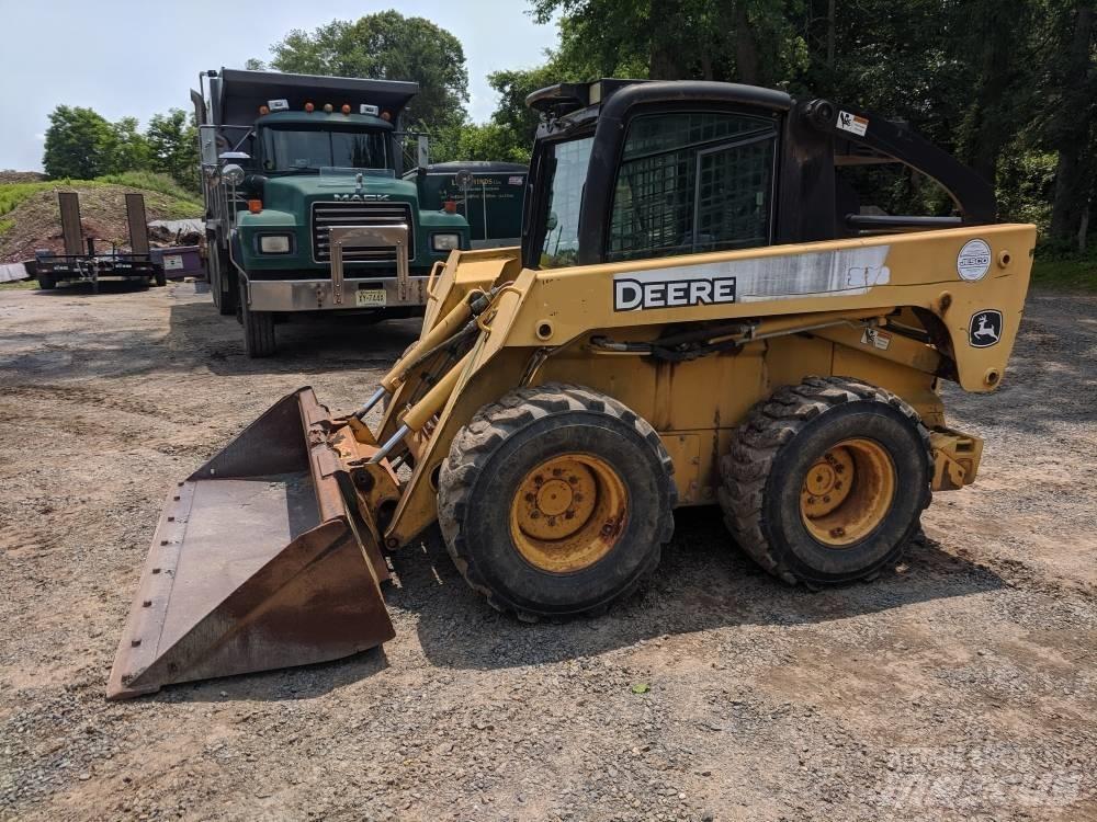 John Deere 328 Lietoti riteņu kompaktiekrāvēji