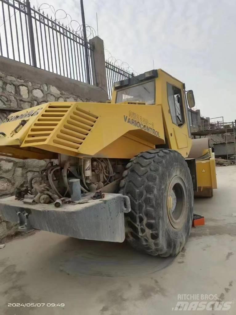 Bomag bw225d-3 Vienvalča grunts veltņi