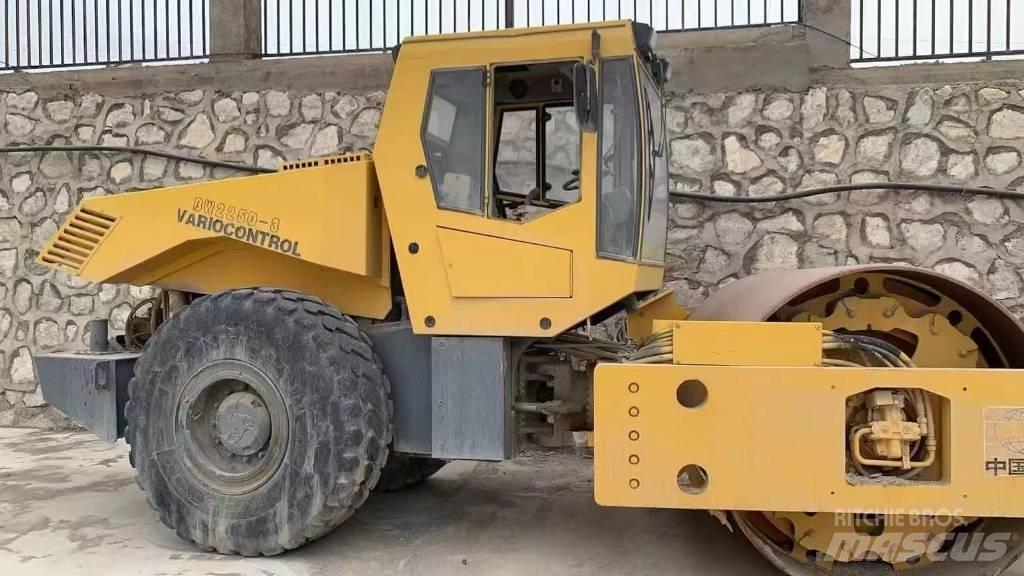 Bomag bw225d-3 Vienvalča grunts veltņi