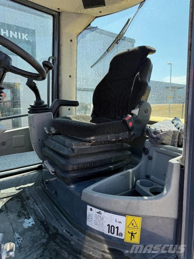 Yanmar V 80 Iekrāvēji uz riteņiem