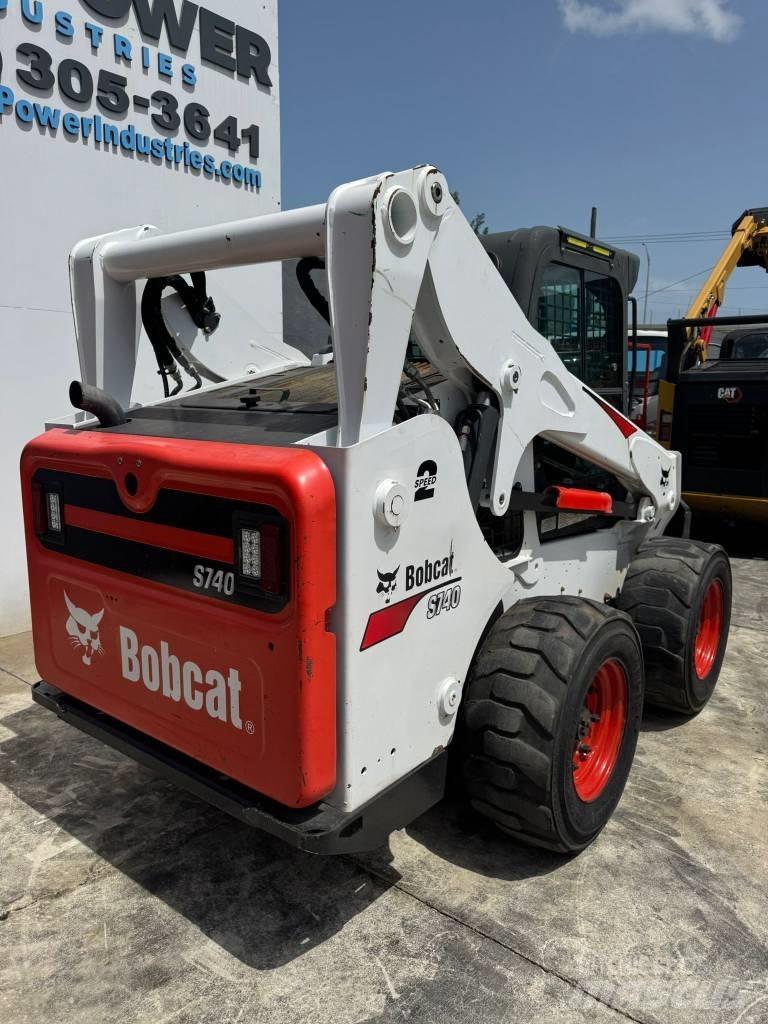 Bobcat S 740 Lietoti riteņu kompaktiekrāvēji
