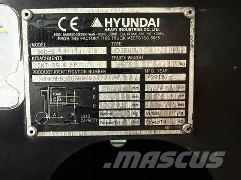 Hyundai 30D-9 Tehnika ar dīzeļa dzinēju