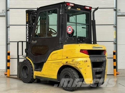 Hyundai 30D-9 Tehnika ar dīzeļa dzinēju