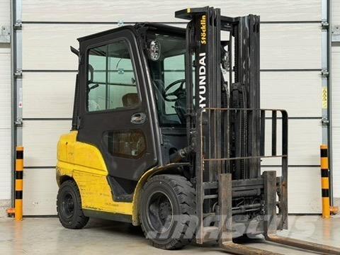 Hyundai 30D-9 Tehnika ar dīzeļa dzinēju