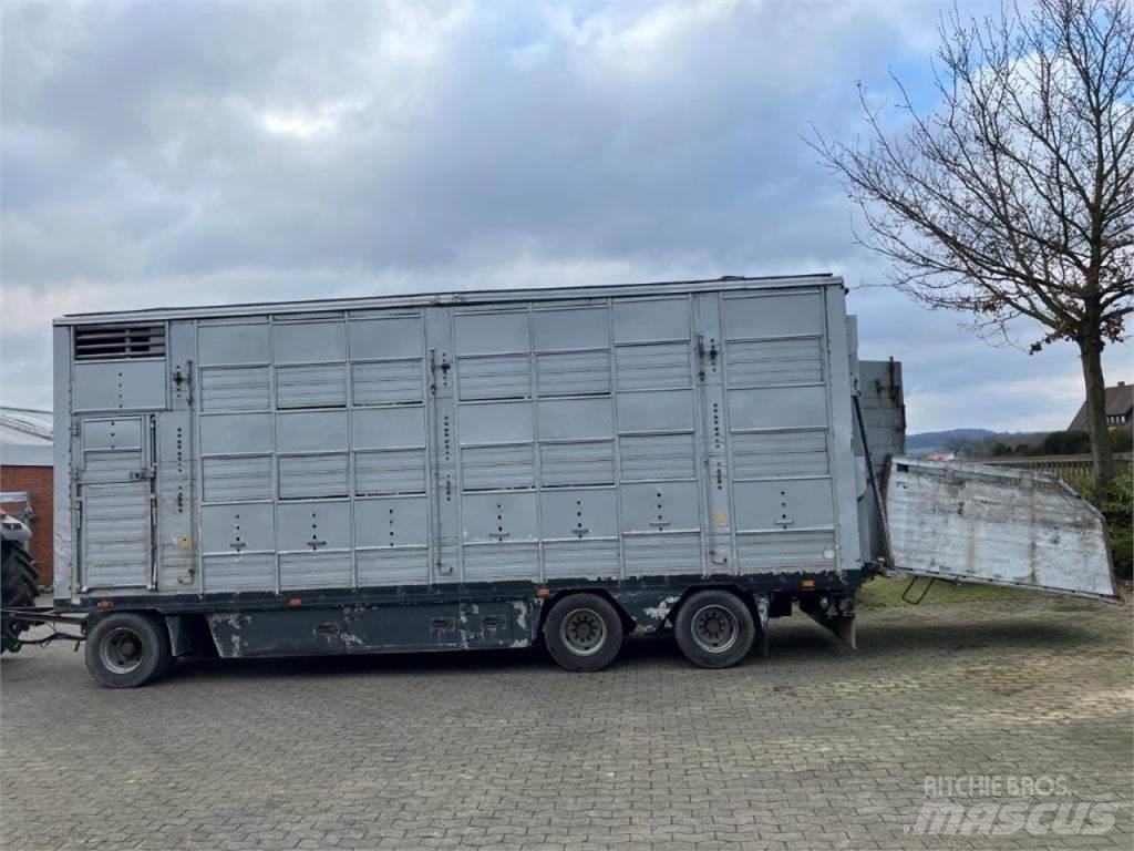 Pezzaioli 3-Stock Dzīvnieku transportēšanas piekabes