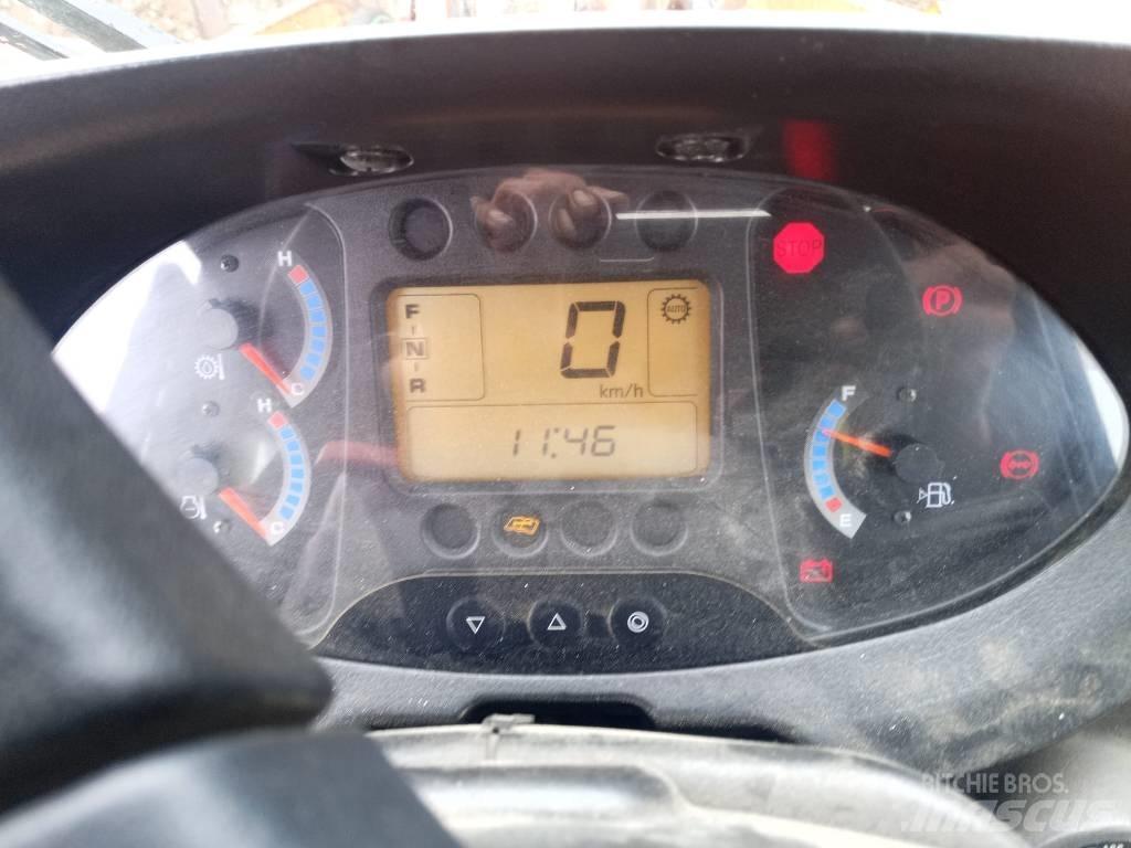 Hitachi ZW 220 Iekrāvēji uz riteņiem
