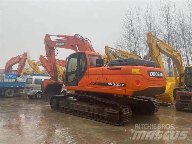 Doosan DX 300 Kāpurķēžu ekskavatori