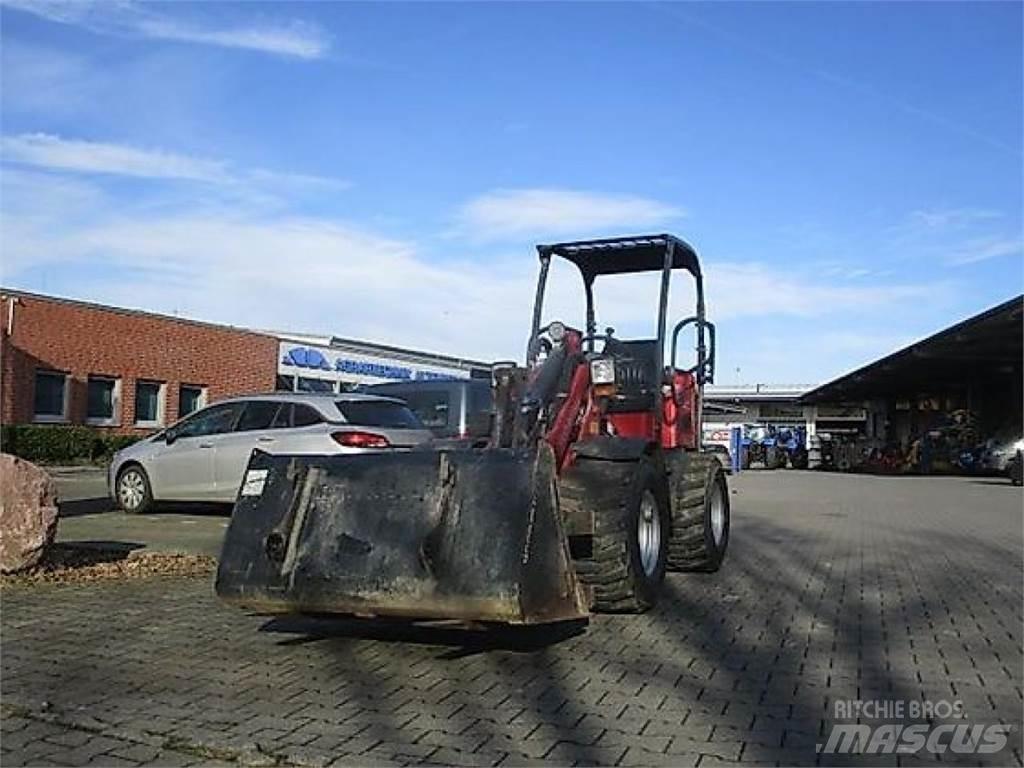Schäffer 2430 Iekrāvēji uz riteņiem