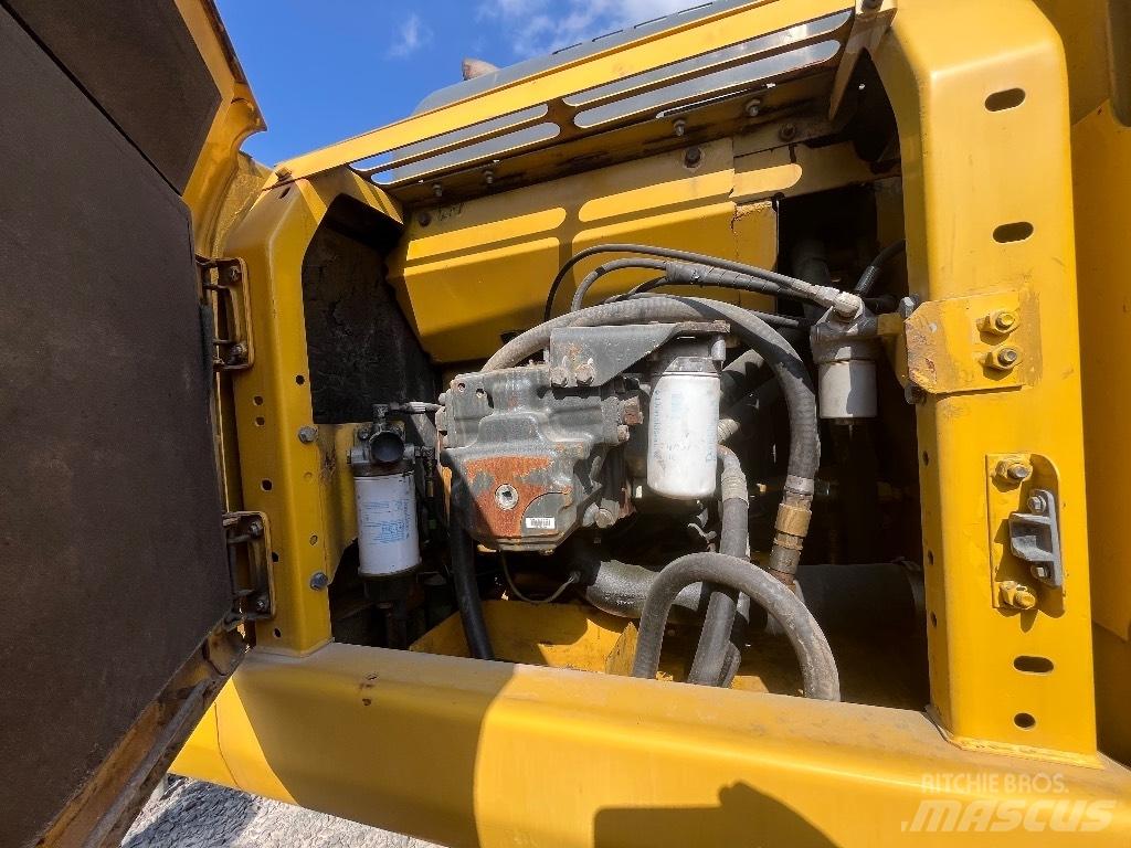 Komatsu Pc240-7 Kāpurķēžu ekskavatori