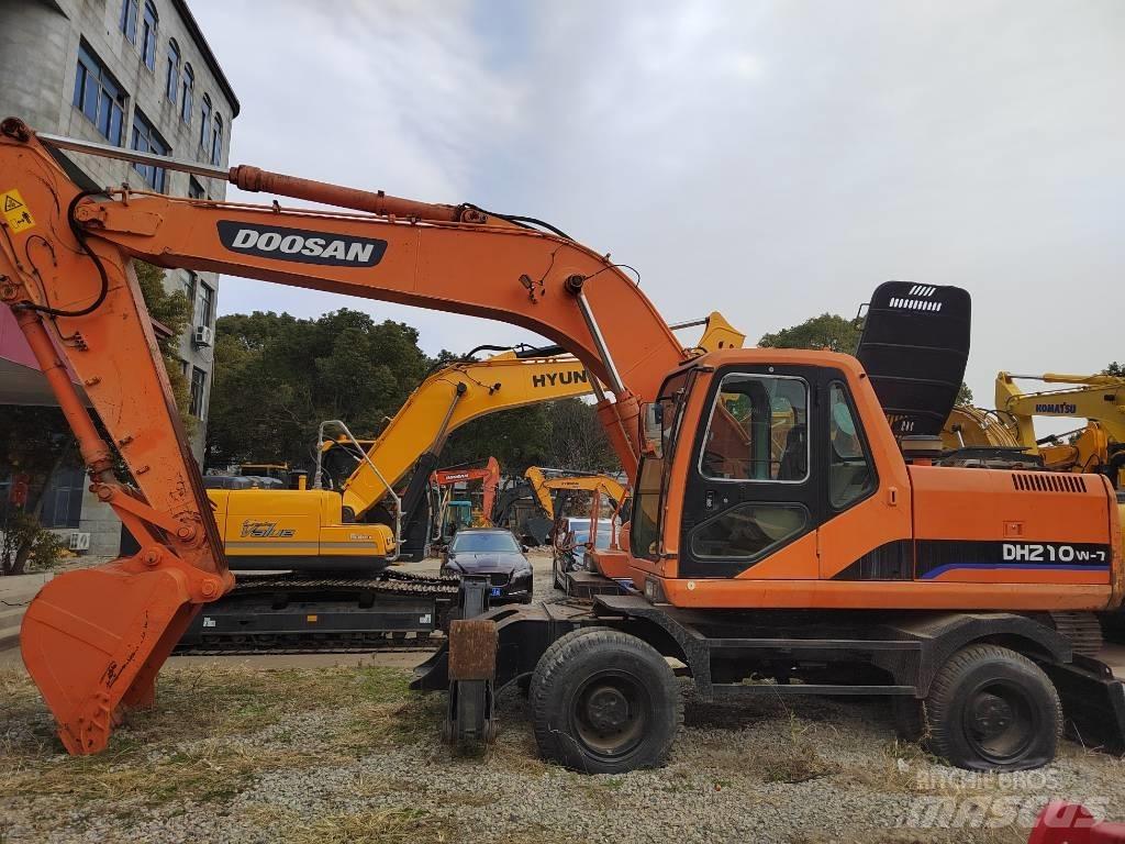 Doosan DH 210 W-7 Ekskavatori uz riteņiem