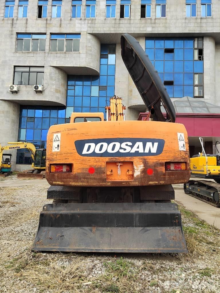 Doosan DH 210 W-7 Ekskavatori uz riteņiem