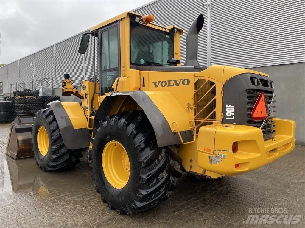Volvo L90F Iekrāvēji uz riteņiem