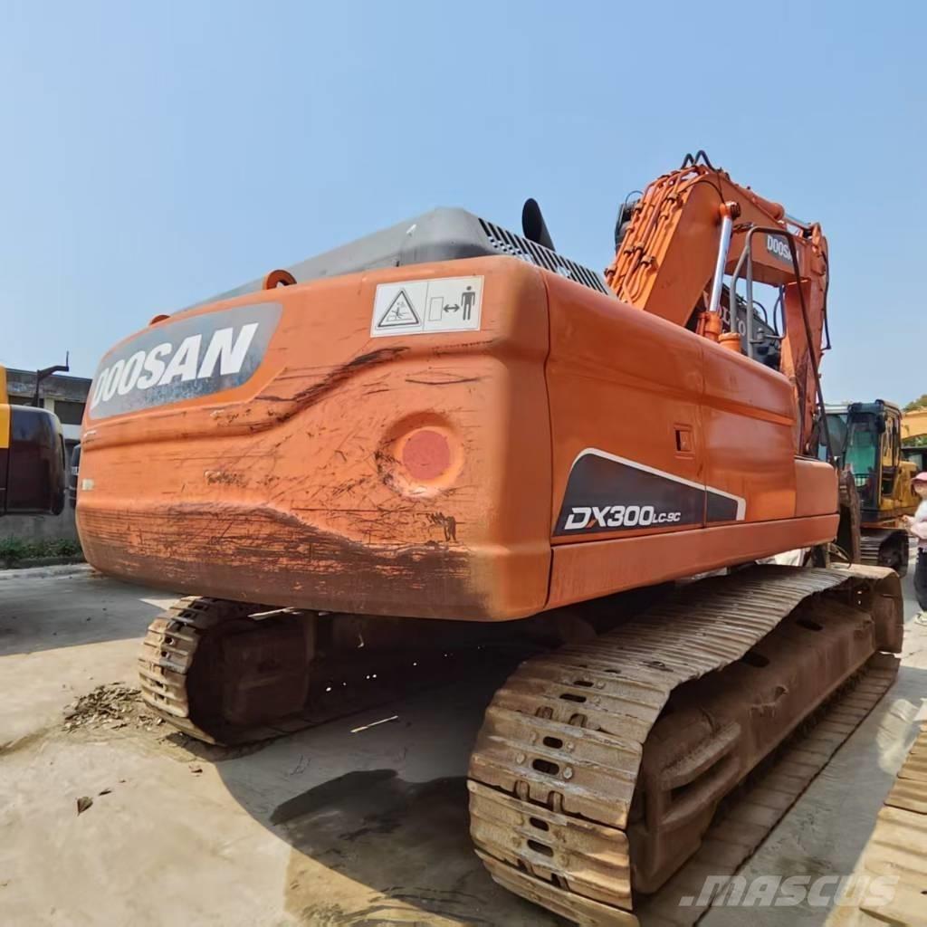 Doosan DX 300 LC Kāpurķēžu ekskavatori
