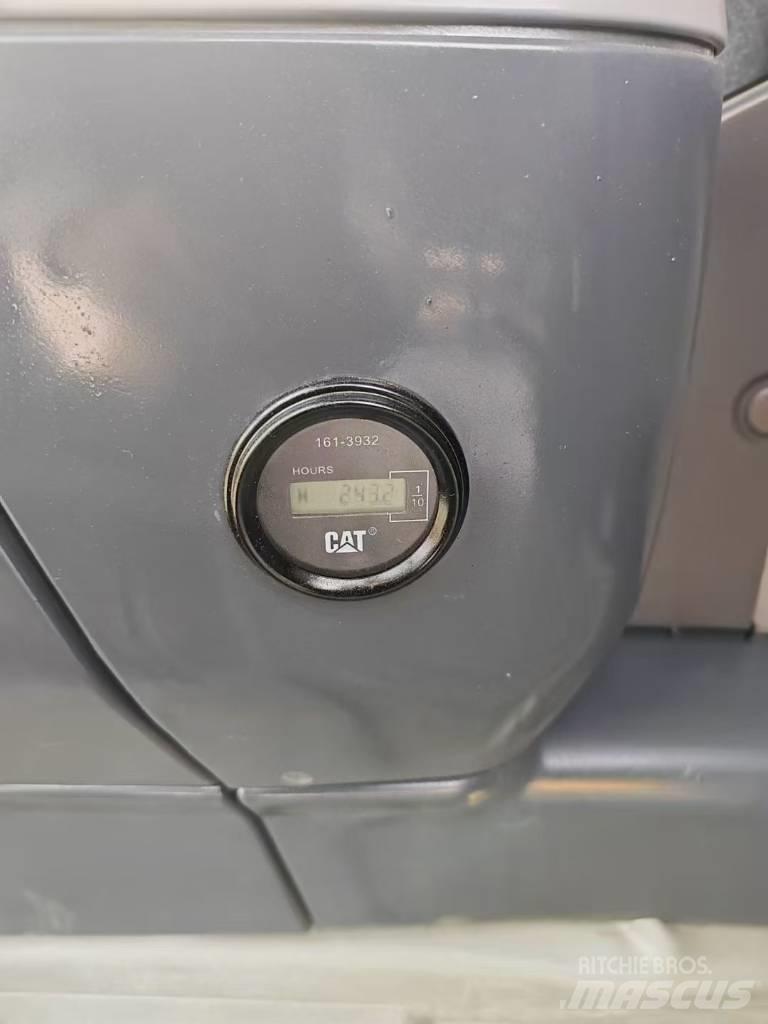 CAT 340D2L Kāpurķēžu ekskavatori